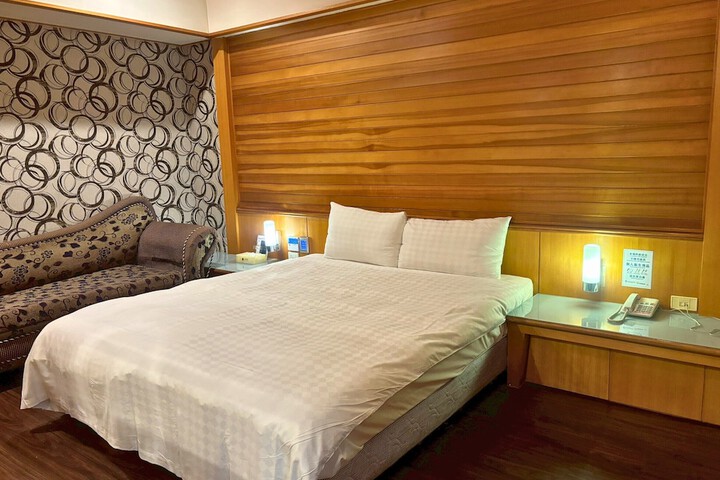 Room 28 of 47