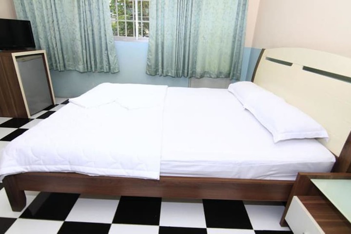 Room 9 of 51