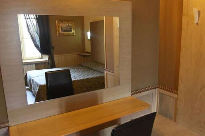 Room 14 of 49