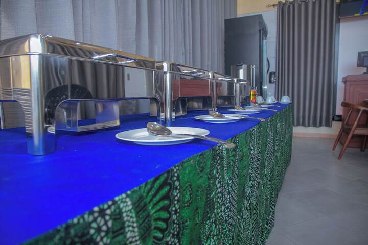 Dining 94 of 98