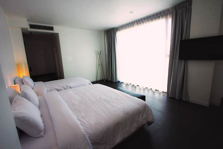 Room 10 of 61