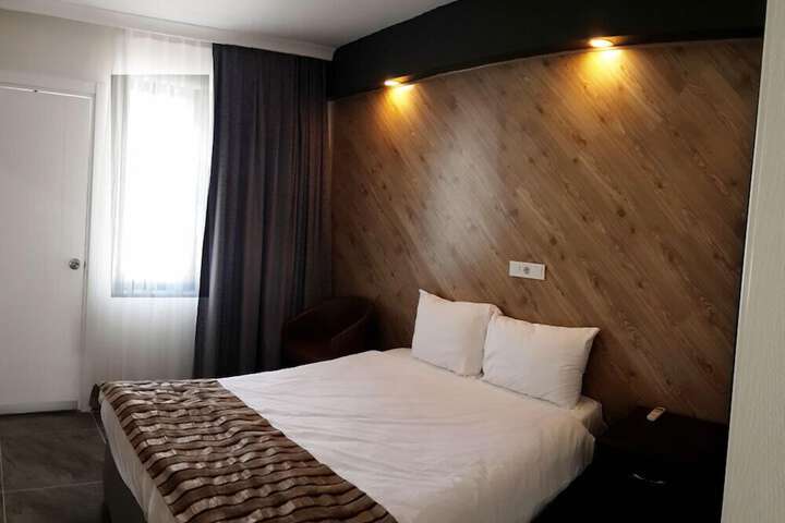 Room 5 of 97