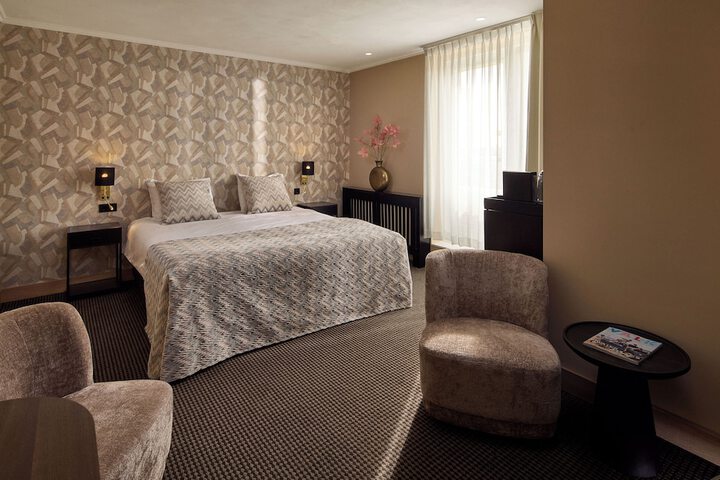 Room 7 of 33
