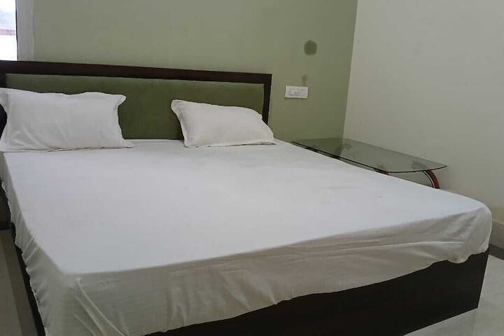 Room 4 of 19