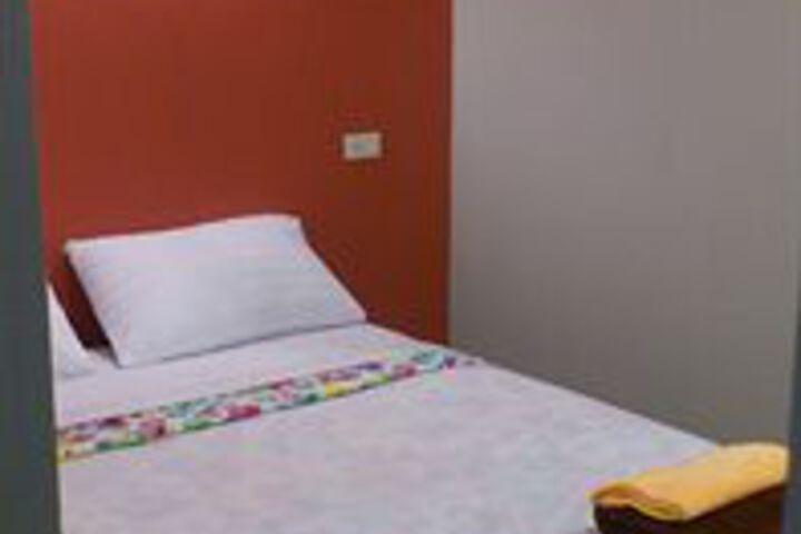 Room 13 of 38
