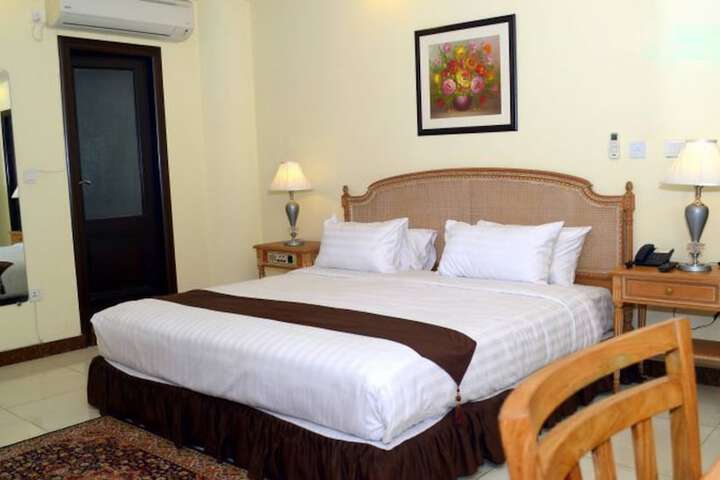 Room 37 of 40