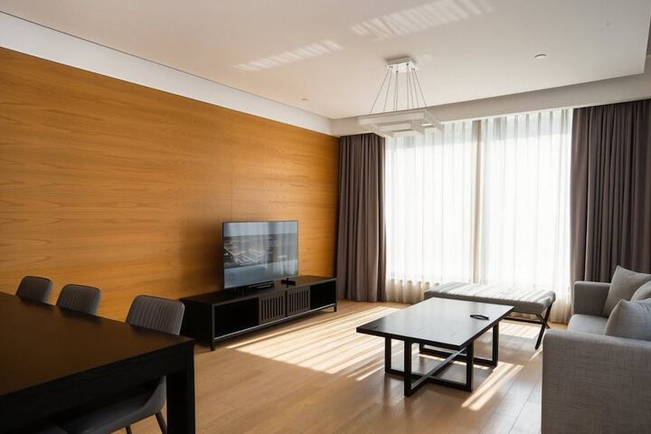 Room 52 of 77