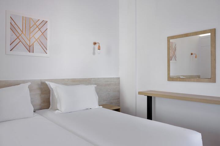Room 15 of 35