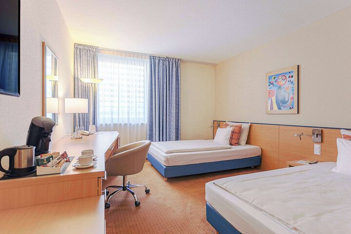 Room 14 of 105
