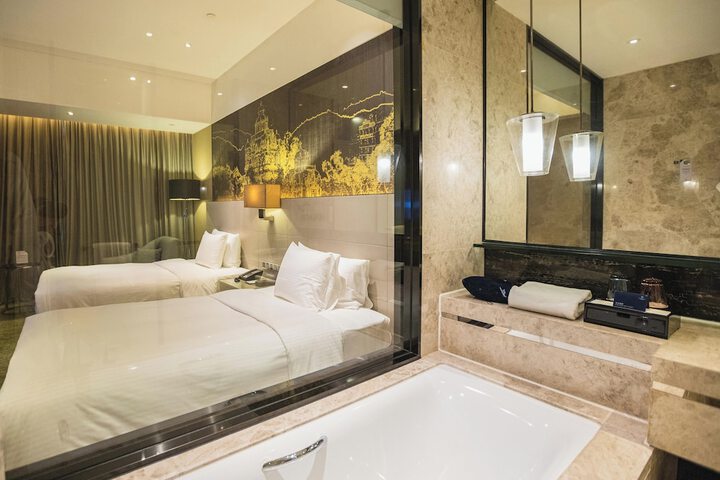 Room 21 of 42