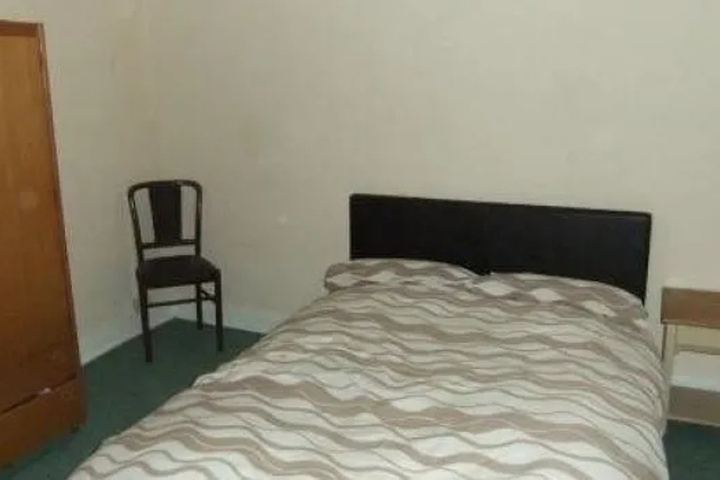 Room 4 of 9