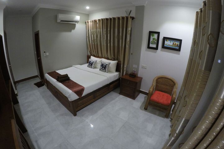 Room 6 of 40