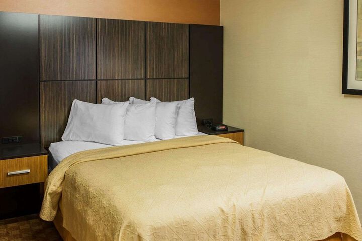 1 King Bed (1 of 7)