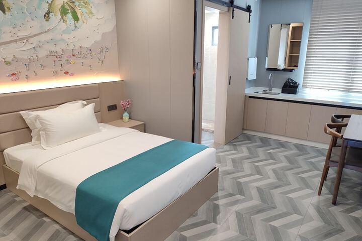 Room 7 of 16