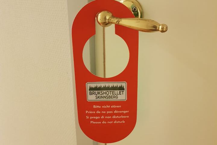 Room 13 of 176