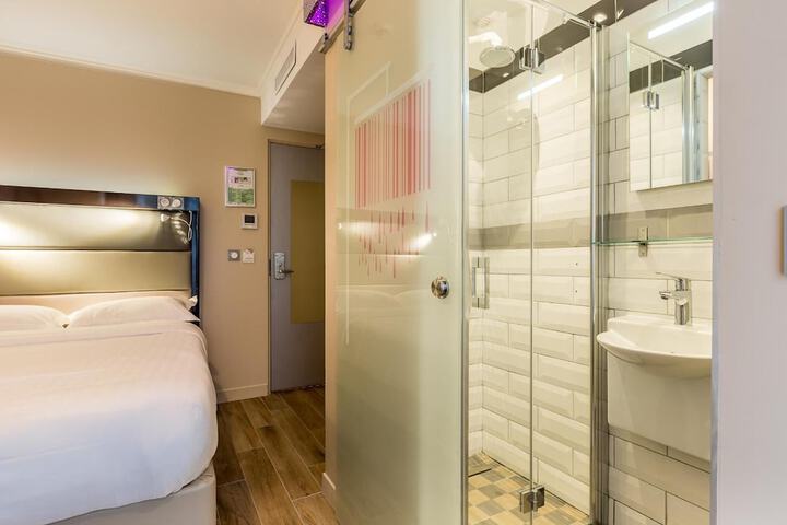 Room 15 of 60