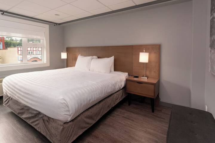 Room 25 of 65