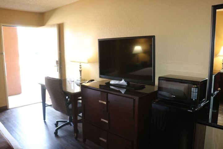 Room 8 of 16