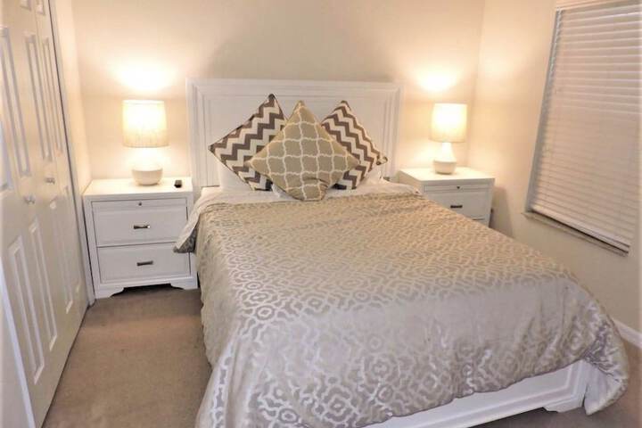 Room 4 of 16