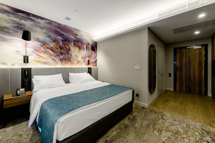 Room 53 of 87
