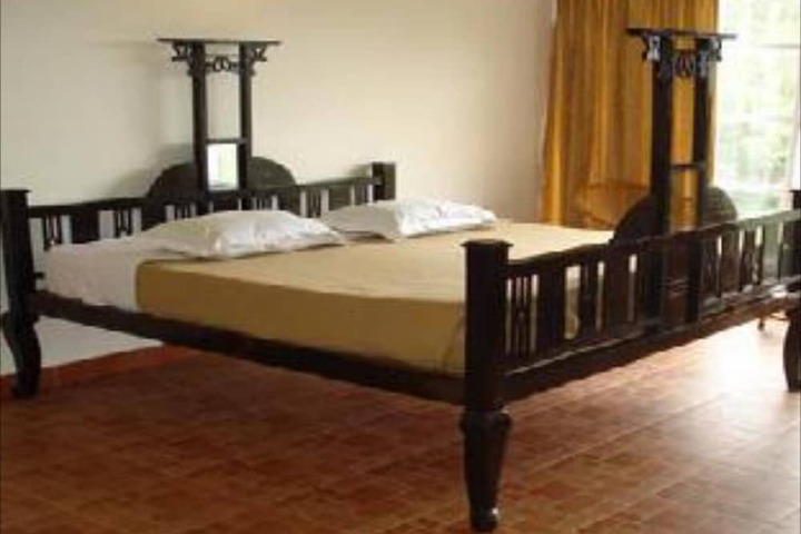 Room 2 of 9