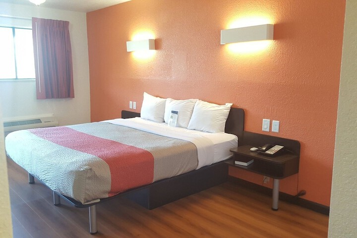 Room 27 of 60