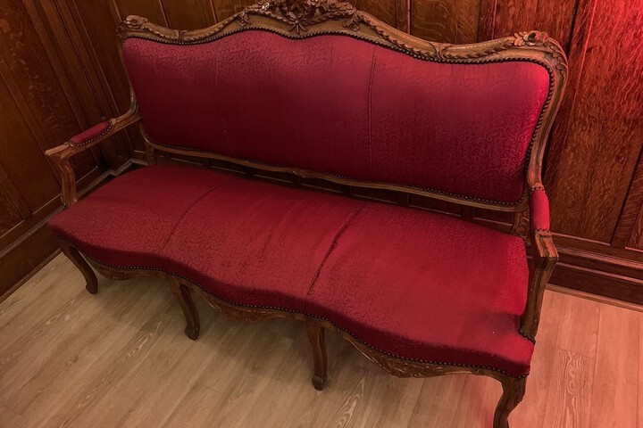 Lounge 53 of 59