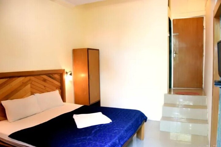 Room 10 of 25