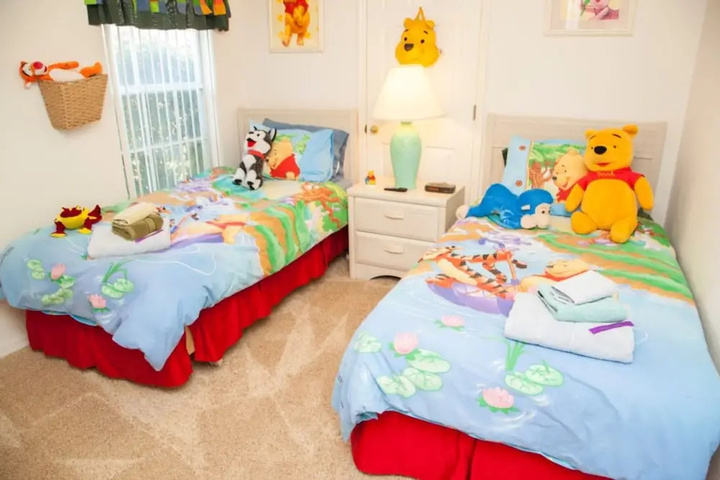 Room 4 of 27