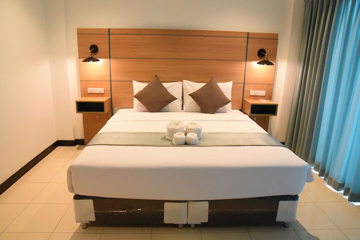 Room 25 of 40