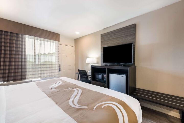 1 King Bed (11 of 13)