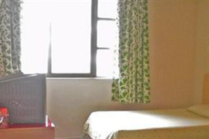 Room 5 of 12