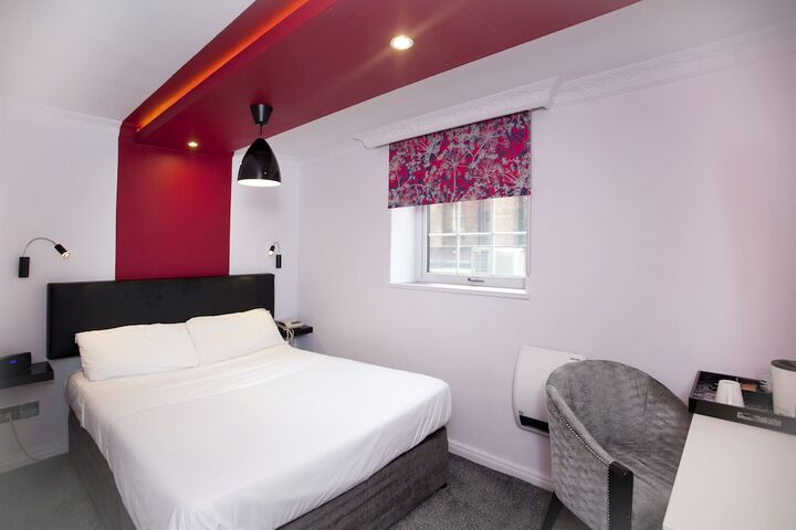 Room 30 of 66