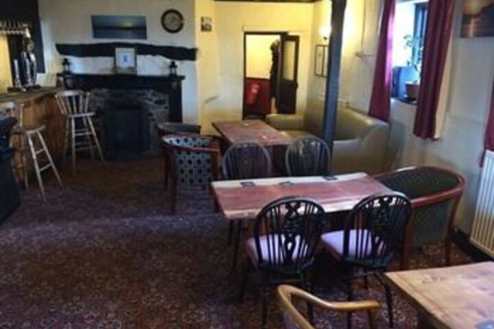 Lounge 2 of 2