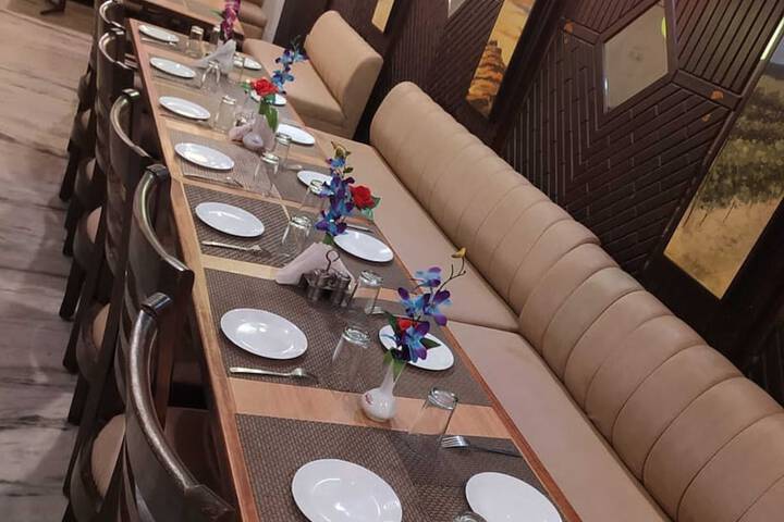 Dining 19 of 23