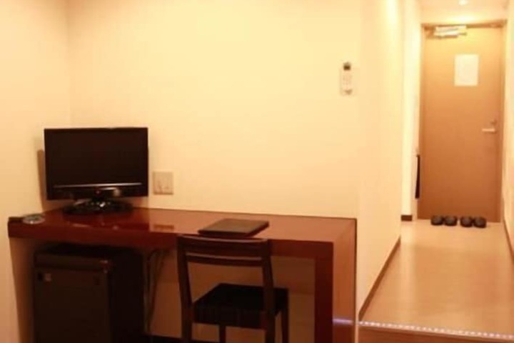 Room 13 of 36