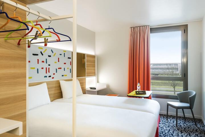 Room 3 of 41