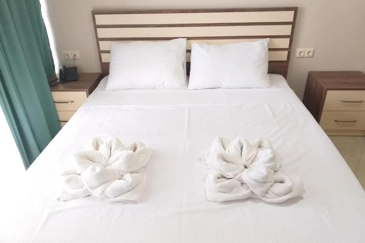 Room 4 of 12