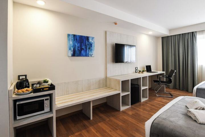 Room 8 of 19