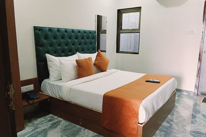 Room 13 of 29