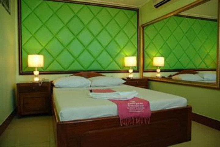 Room 10 of 29