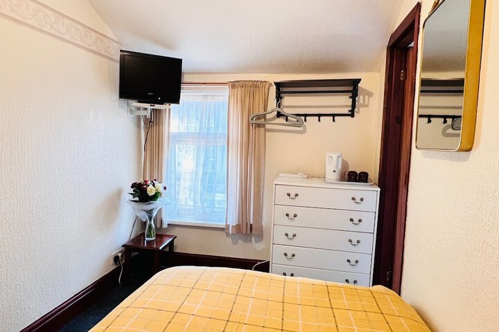 Room 8 of 37