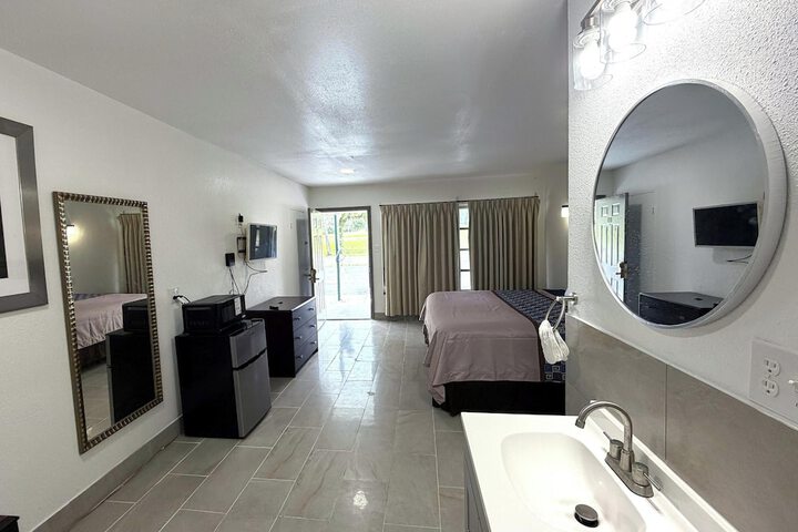 Room 6 of 20