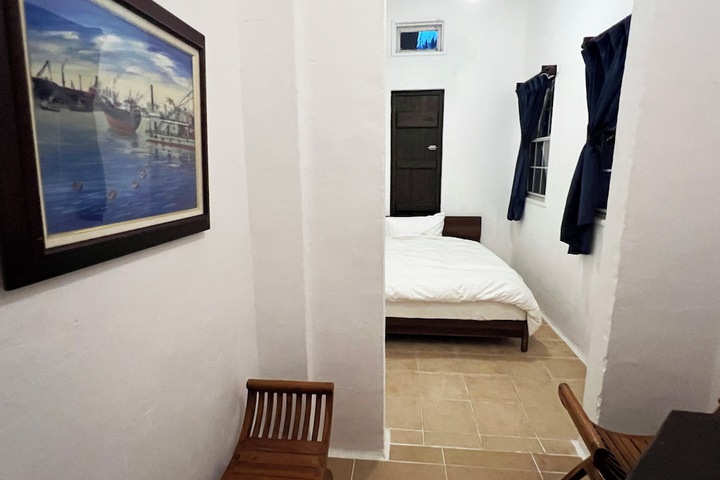 Room 10 of 38