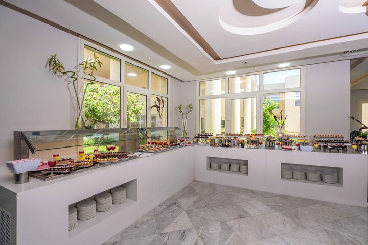 Dining 136 of 204