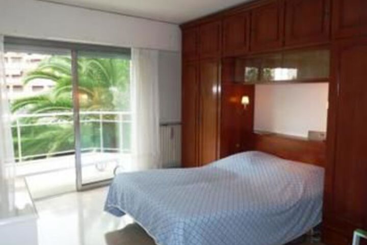 Room 7 of 18
