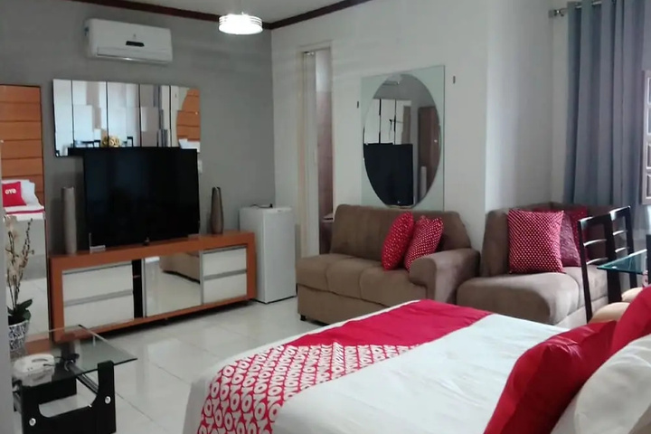 Room 2 of 10