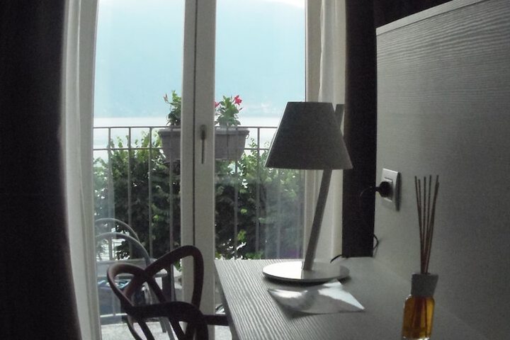 Room 27 of 64