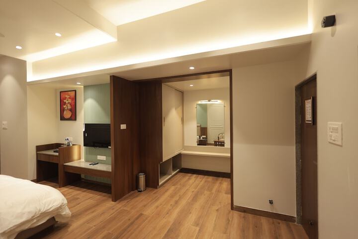 Room 33 of 65