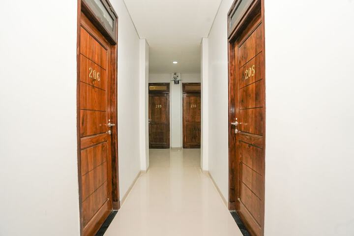 Ballroom/Hall 25 of 30